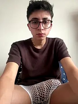 Freechat CamiRojas_boy on StripChat