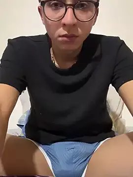 Freechat CamiRojas_boy on StripChat