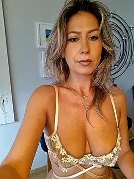 CelynaRoss from StripChat is Freechat
