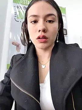 Freechat CHARLOTTE__05 on StripChat