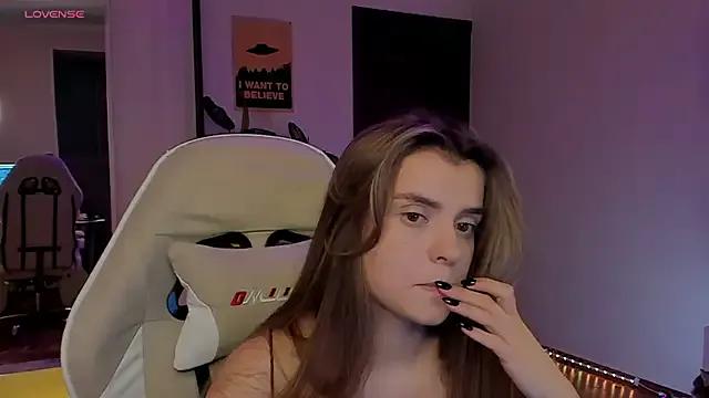 CharmingVixen from StripChat is Freechat