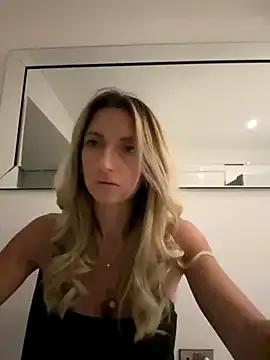 ChasingSunsets-Quinn from StripChat is Freechat