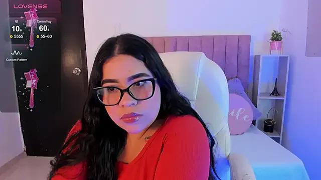 chloe_ruizz from StripChat is Freechat