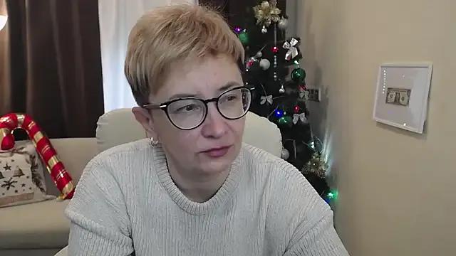 ChristinaRainforce — top off