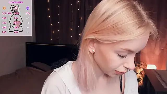 CleoStier from StripChat is Freechat