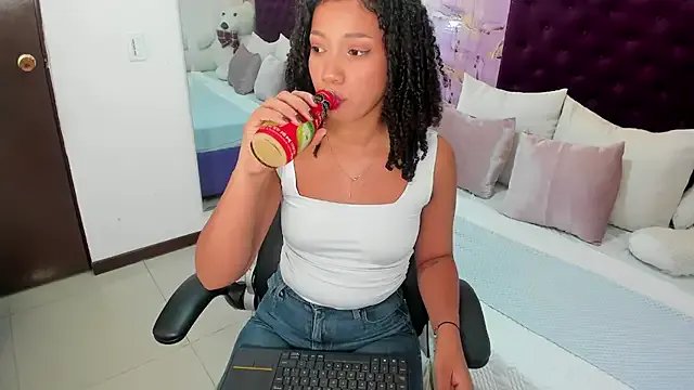 Freechat cloe_555 on StripChat