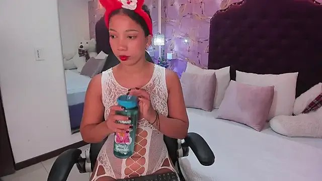 Freechat cloe_555 on StripChat