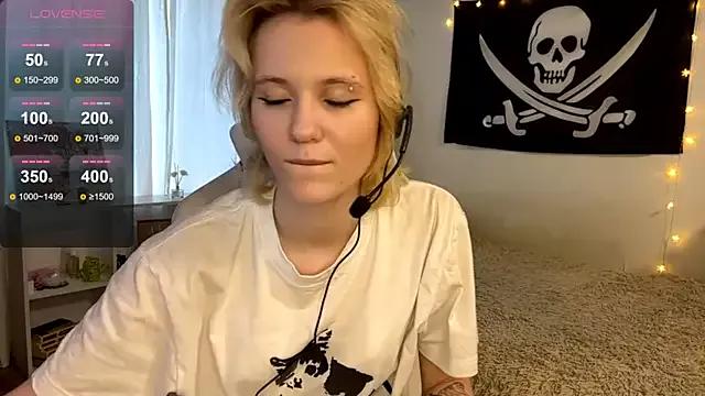 crazy_cutie from StripChat is Freechat