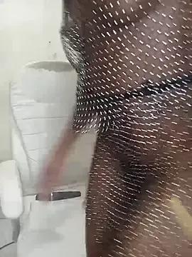 CreamySlenda from StripChat is Freechat