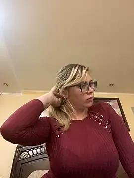 Crystal00Girl from StripChat is Freechat