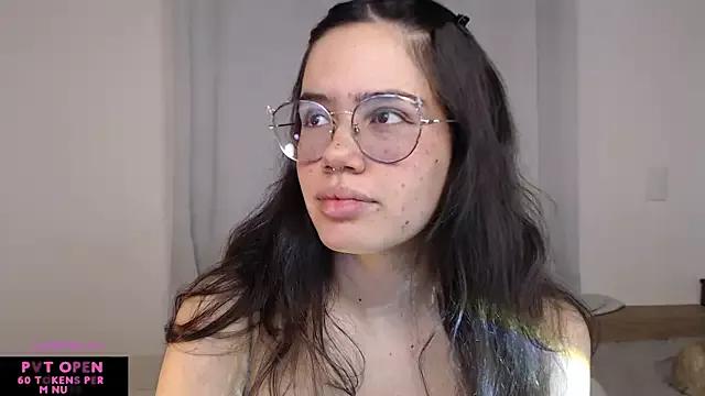 crystalll_room from StripChat is Freechat