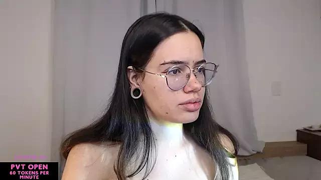 crystalll_room from StripChat is Freechat