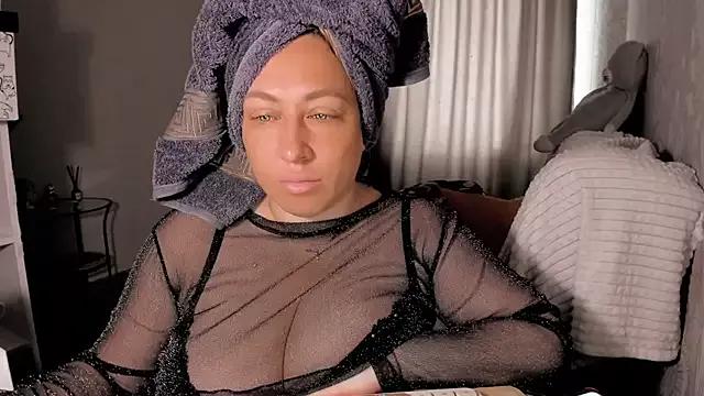 CumOnMy_Tits from StripChat is Freechat