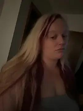 Cumslutsnowbunnie69 from StripChat is Freechat