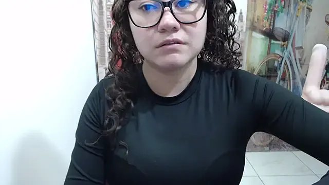 Freechat curly_greeneyed on StripChat