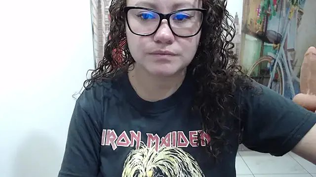 Freechat curly_greeneyed on StripChat