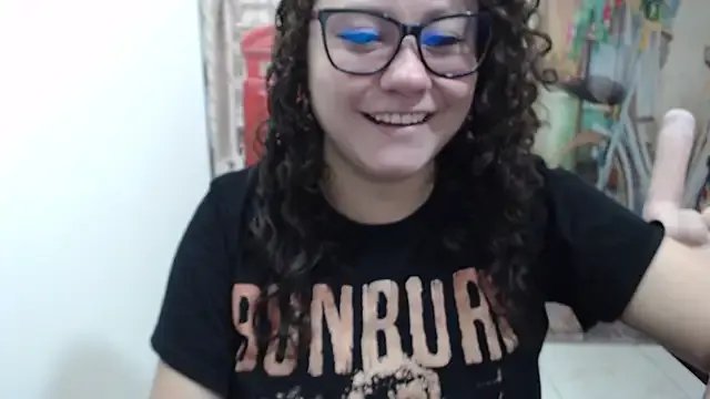 Freechat curly_greeneyed on StripChat