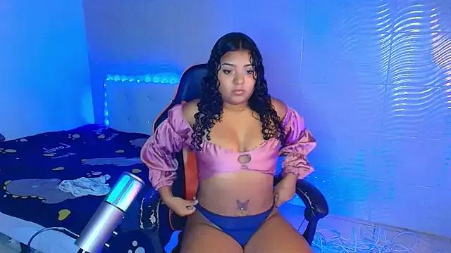 Avatar of CurlyAliccia_