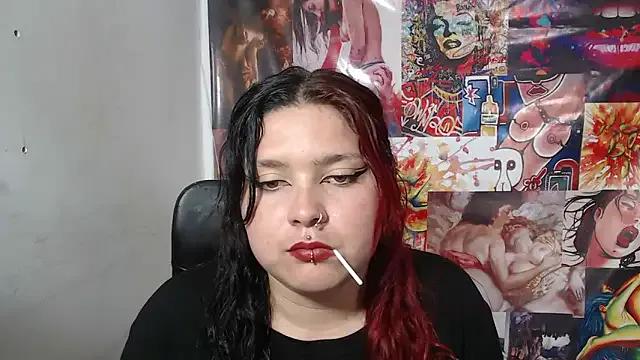Curvy-Queen from StripChat is Freechat