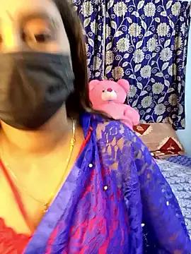Cute-lusi from StripChat is Freechat