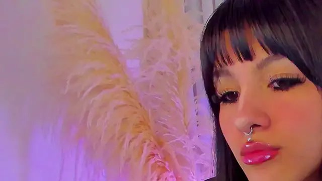 Freechat cuteezoe on StripChat