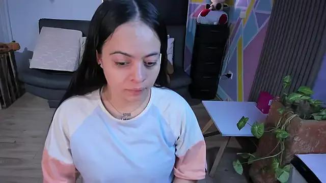 Cuttiealice from StripChat is Freechat