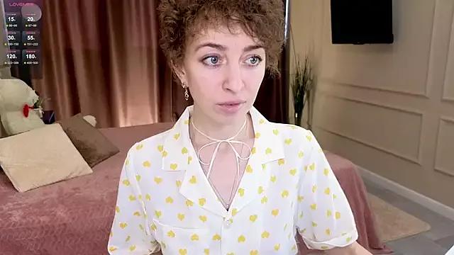 daniellia_ from StripChat is Freechat