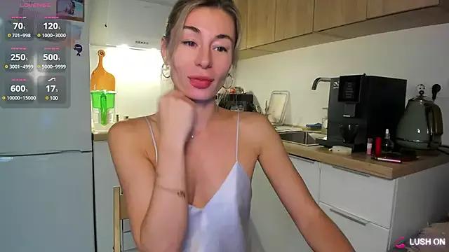 Freechat DannaEvan on StripChat