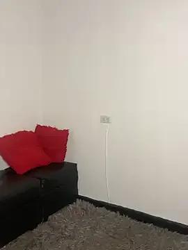 Dark_chanel — bouncing ass on cam