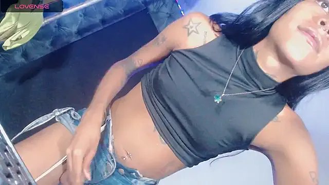 Freechat deborahotts on StripChat