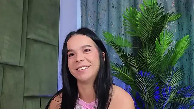 Freechat DeniseBlu on StripChat