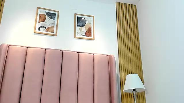 Dhalia_Stone from StripChat is Freechat