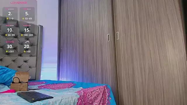 dreamsussi from StripChat is Freechat