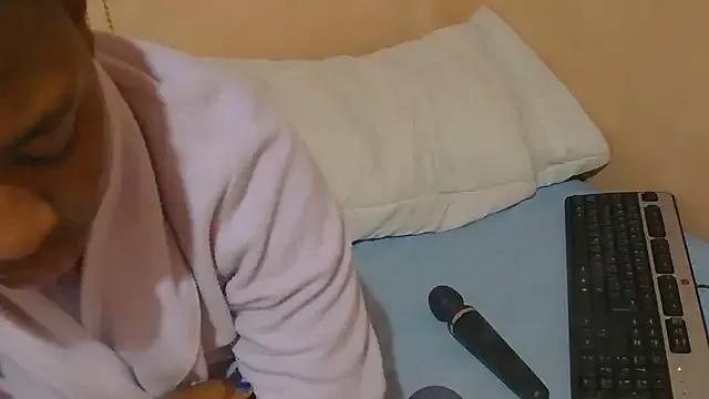 EbonyAlphaBitch from StripChat is Freechat