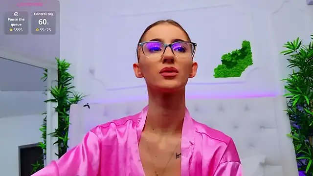 Freechat ElisaCharm on StripChat