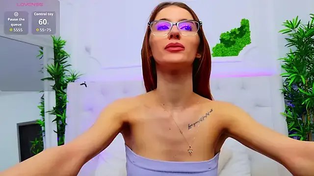 Freechat ElisaCharm on StripChat