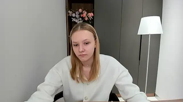 ElissaGlod from StripChat is Freechat