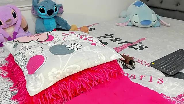 Elizabeth_18_ from StripChat is Freechat