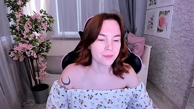 EllaSmithh from StripChat