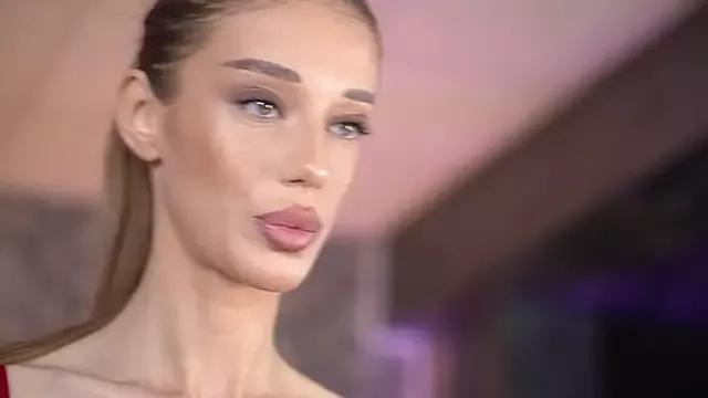 EllieRedd from StripChat is Freechat