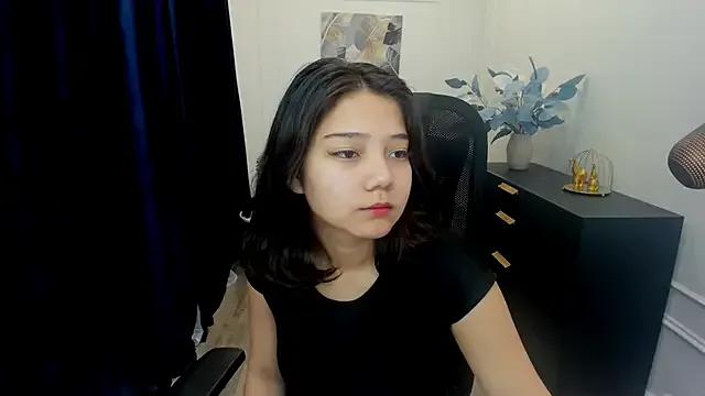 ElliVensda from StripChat is Freechat
