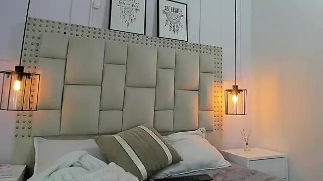 Emelie_Ch1 from StripChat