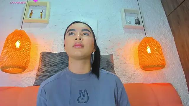 Freechat emiily_s on StripChat