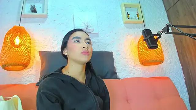 Freechat emiily_s on StripChat