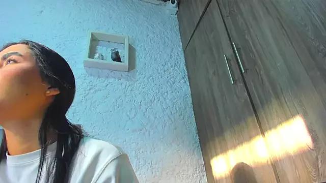 Freechat emiily_s on StripChat