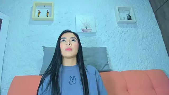 Freechat emiily_s on StripChat