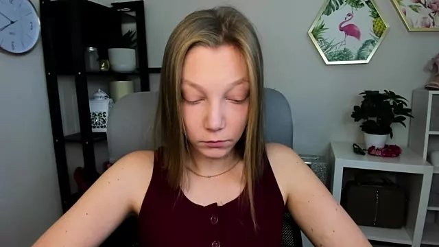 Freechat EmillyPlay on StripChat