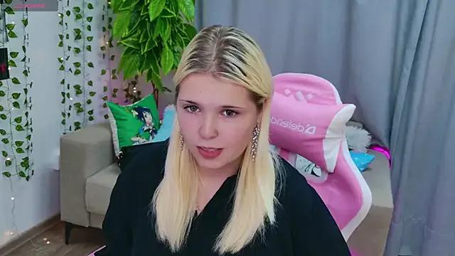 EmillyRogers from StripChat is Freechat