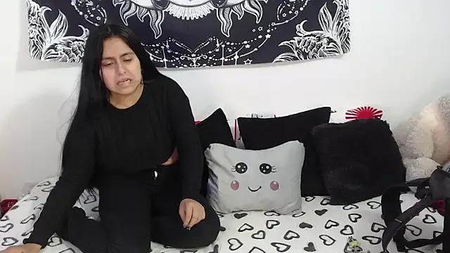 emily_n_abby from StripChat is Freechat