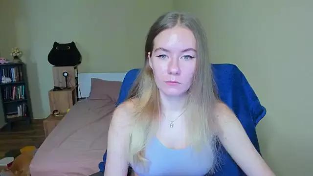 EmilyPaw from StripChat is Freechat